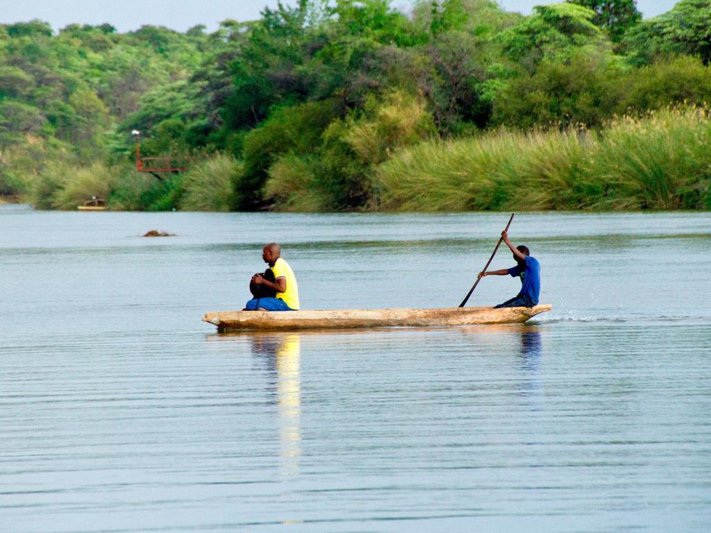 Gondwana Hakusembe River Lodge Рунду Экстерьер фото