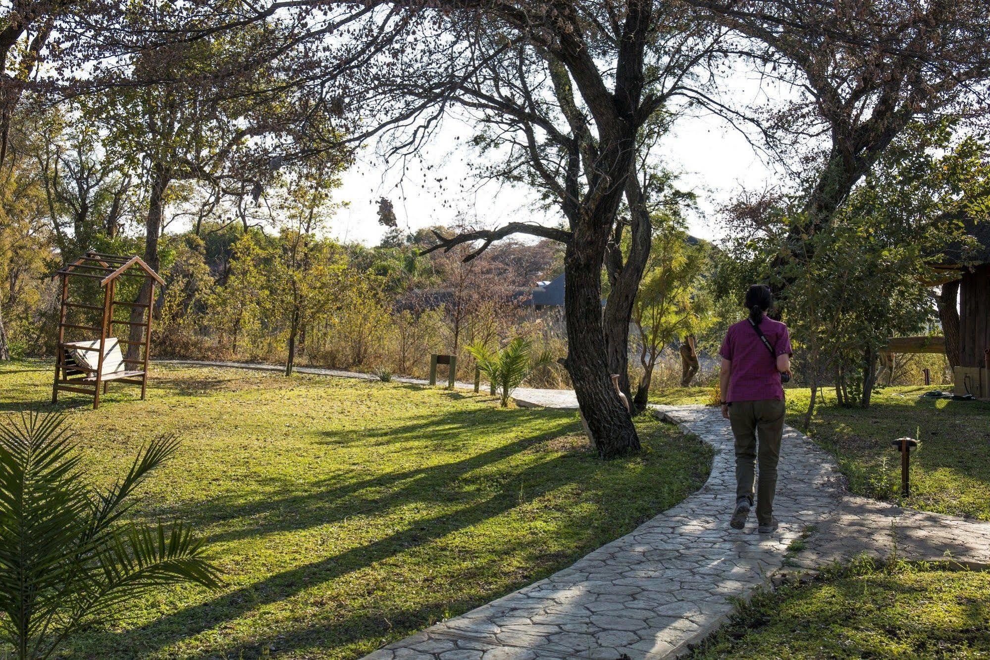 Gondwana Hakusembe River Lodge Рунду Экстерьер фото