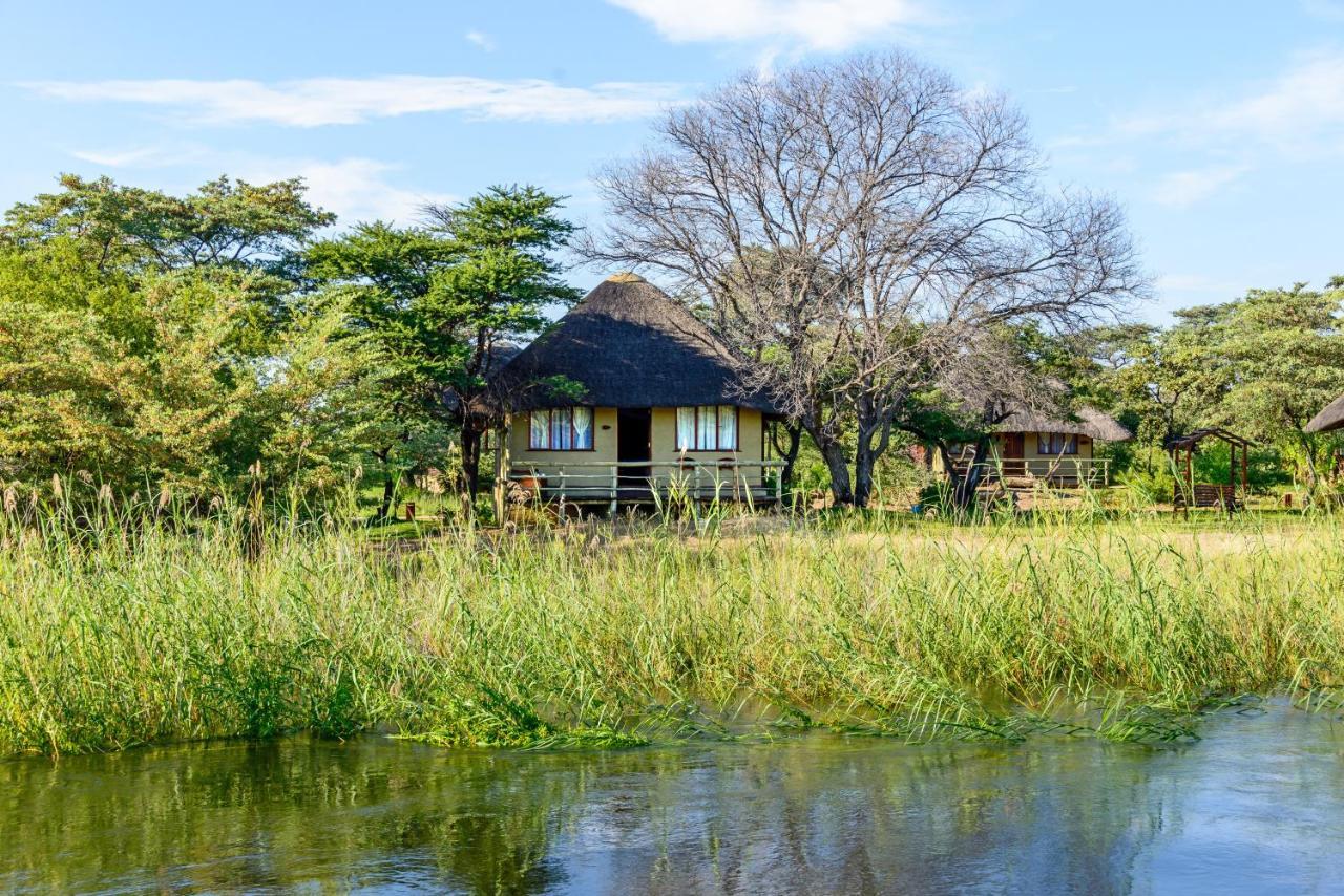 Gondwana Hakusembe River Lodge Рунду Экстерьер фото